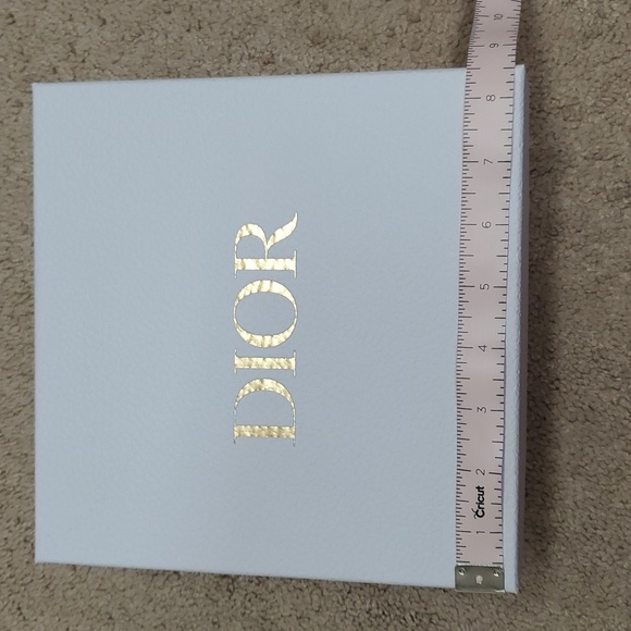 Dior square box (only) with tissues - Picture 9 of 11